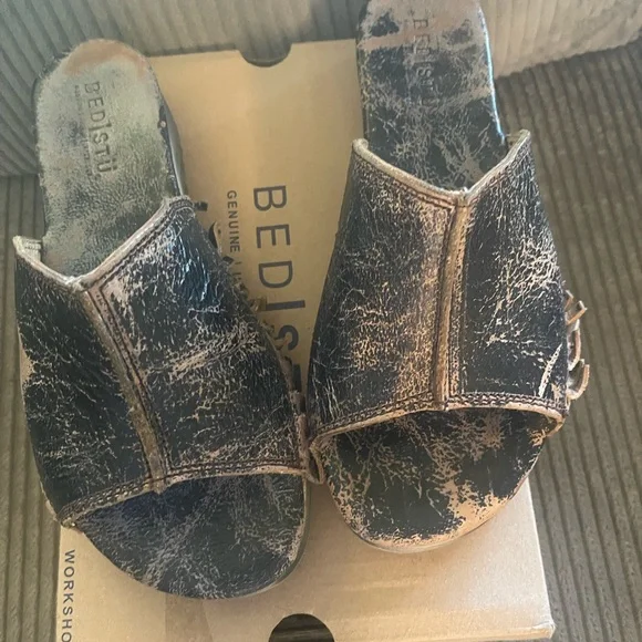 BED|STU Black and Tan Leather Sandals with Distressed Finish - Picture 3 of 7